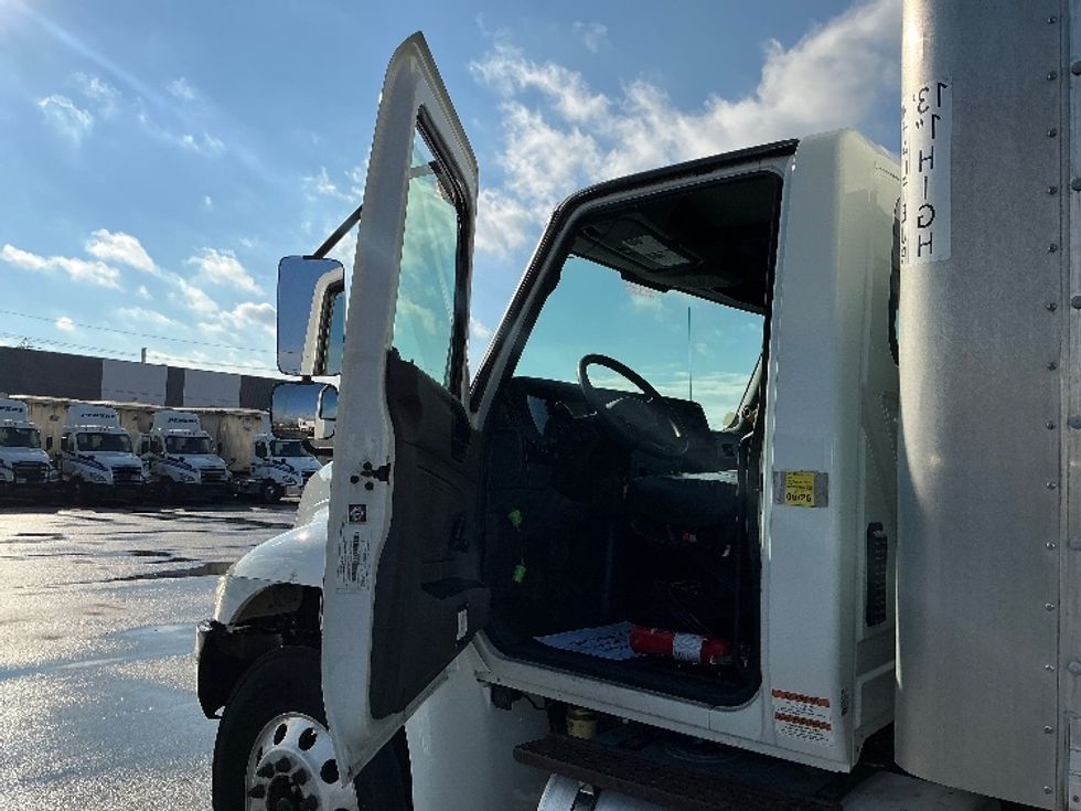 Medium Duty Box Truck-Light and Medium Duty Trucks-International-2020-MV607-Stoney Creek-ON-309,483\n\t\tkm-$ 50,750 - Image 16