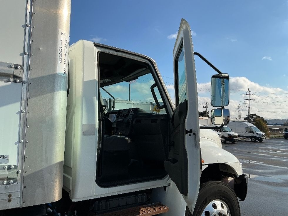 Medium Duty Box Truck-Light and Medium Duty Trucks-International-2020-MV607-Stoney Creek-ON-309,483\n\t\tkm-$ 50,750 - Image 20