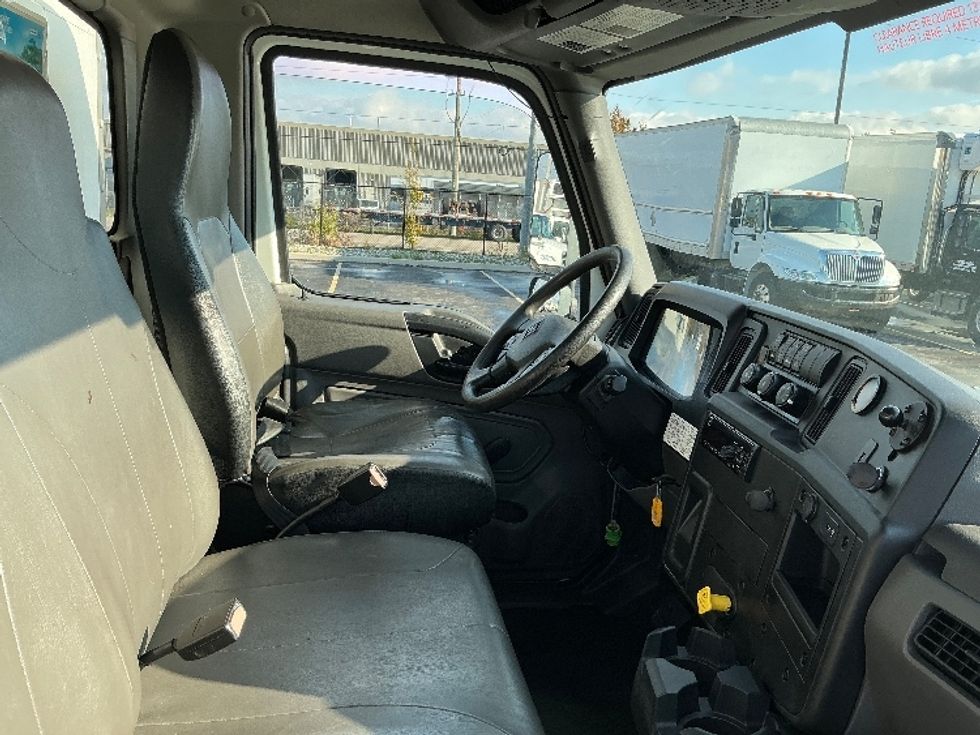 Medium Duty Box Truck-Light and Medium Duty Trucks-International-2020-MV607-Stoney Creek-ON-309,483\n\t\tkm-$ 50,750 - Image 22