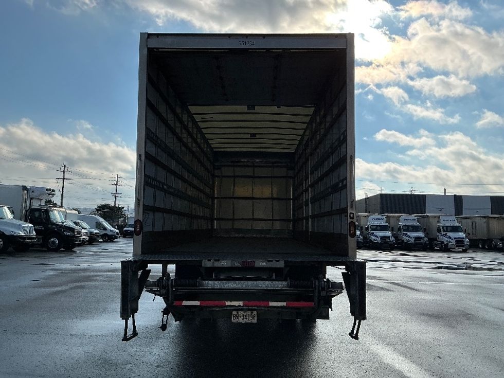 Medium Duty Box Truck-Light and Medium Duty Trucks-International-2020-MV607-Stoney Creek-ON-309,483\n\t\tkm-$ 50,750 - Image 8