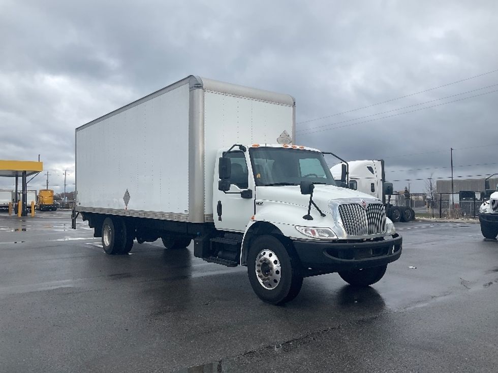 Medium Duty Box Truck-Light and Medium Duty Trucks-International-2020-MV607-Stoney Creek-ON-462,448\n\t\tkm-$ 28,250 - Image 1