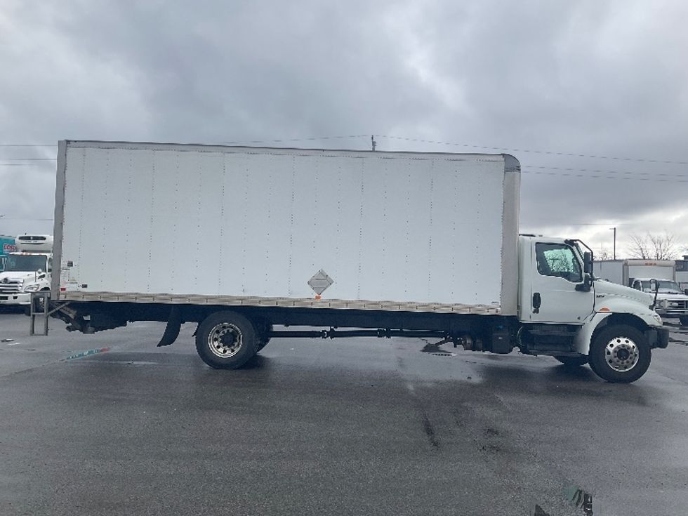 Medium Duty Box Truck-Light and Medium Duty Trucks-International-2020-MV607-Stoney Creek-ON-462,448\n\t\tkm-$ 28,250 - Image 15