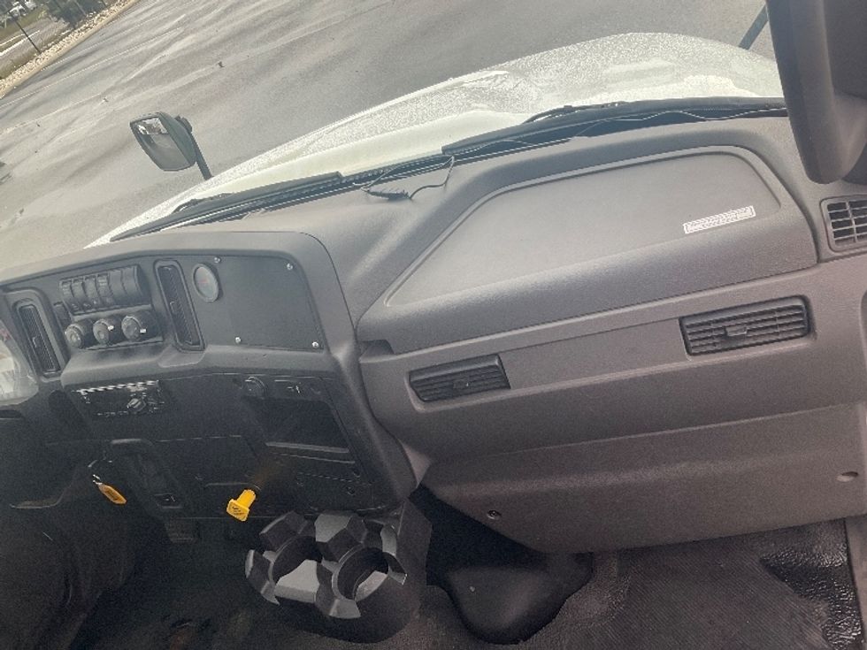 Medium Duty Box Truck-Light and Medium Duty Trucks-International-2020-MV607-Stoney Creek-ON-462,448\n\t\tkm-$ 28,250 - Image 19