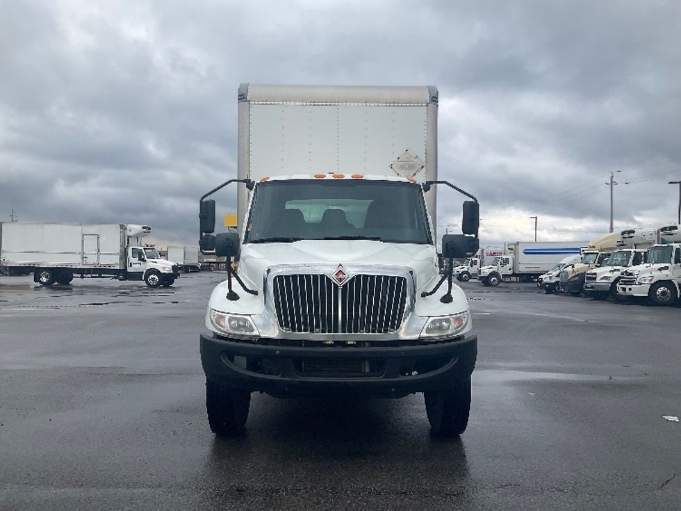 Medium Duty Box Truck-Light and Medium Duty Trucks-International-2020-MV607-Stoney Creek-ON-462,448\n\t\tkm-$ 28,250 - Image 2