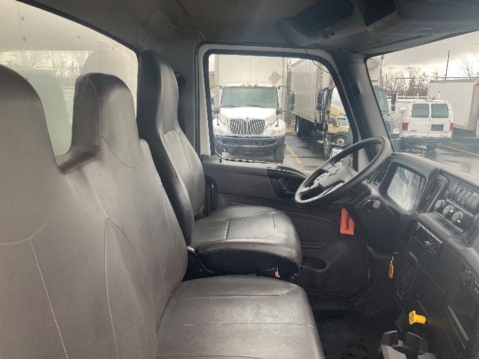 Medium Duty Box Truck-Light and Medium Duty Trucks-International-2020-MV607-Stoney Creek-ON-462,448\n\t\tkm-$ 28,250 - Image 20