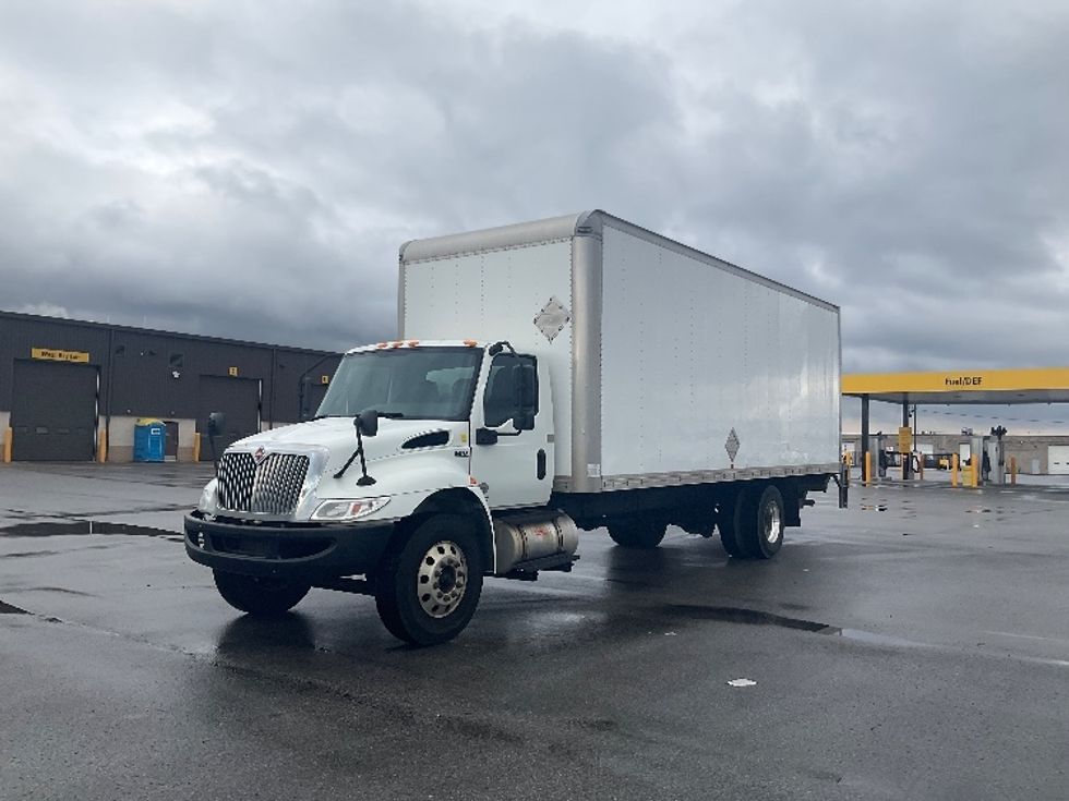 Medium Duty Box Truck-Light and Medium Duty Trucks-International-2020-MV607-Stoney Creek-ON-462,448\n\t\tkm-$ 28,250 - Image 3