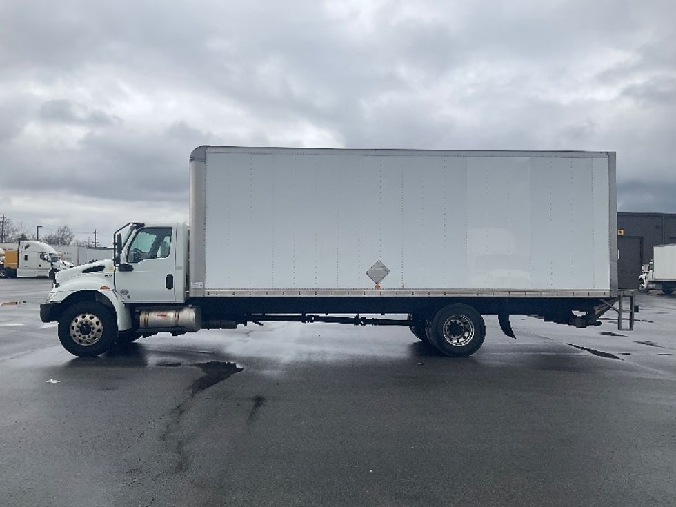Medium Duty Box Truck-Light and Medium Duty Trucks-International-2020-MV607-Stoney Creek-ON-462,448\n\t\tkm-$ 28,250 - Image 4