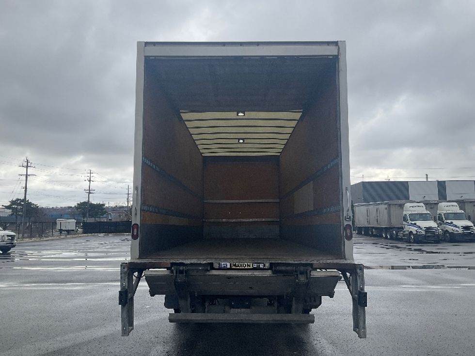 Medium Duty Box Truck-Light and Medium Duty Trucks-International-2020-MV607-Stoney Creek-ON-462,448\n\t\tkm-$ 28,250 - Image 8