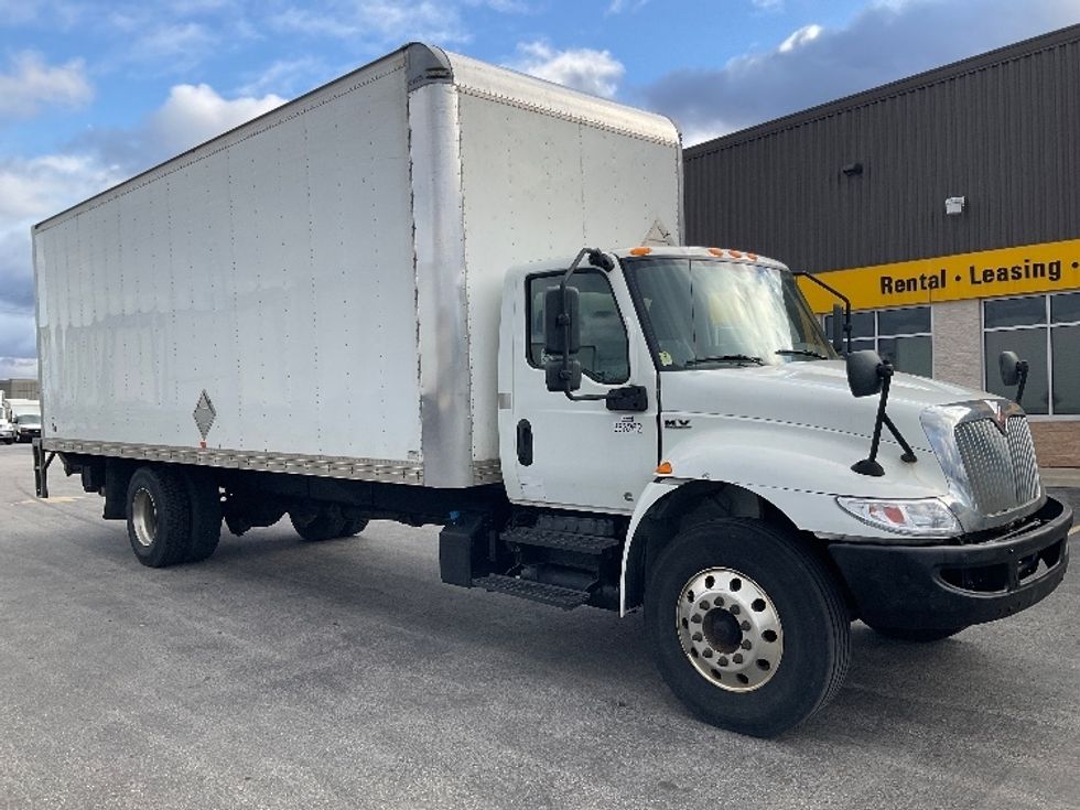 Medium Duty Box Truck-Light and Medium Duty Trucks-International-2020-MV607-Stoney Creek-ON-550,287\n\t\tkm-$ 25,750 - Image 1