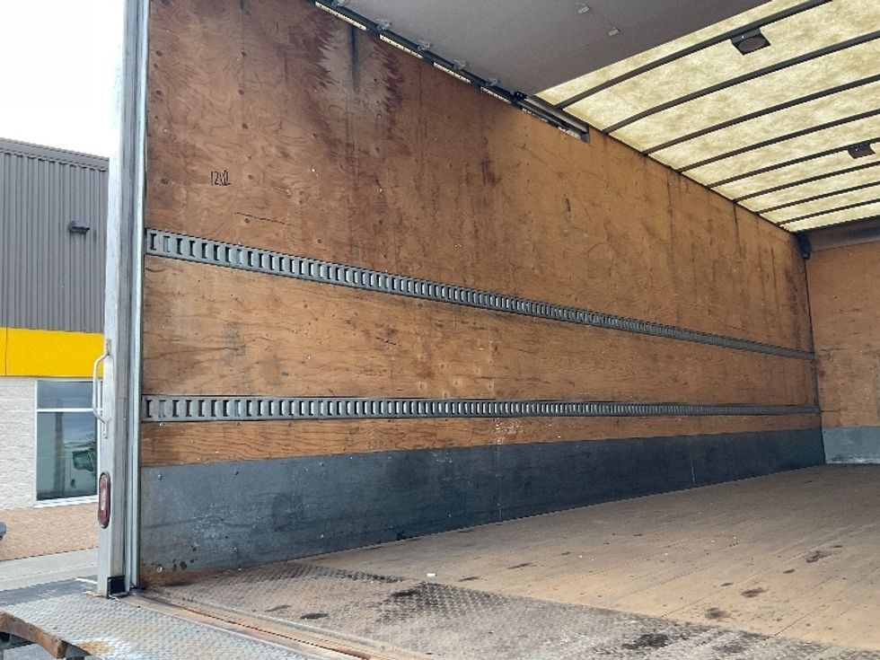 Medium Duty Box Truck-Light and Medium Duty Trucks-International-2020-MV607-Stoney Creek-ON-550,287\n\t\tkm-$ 25,750 - Image 11