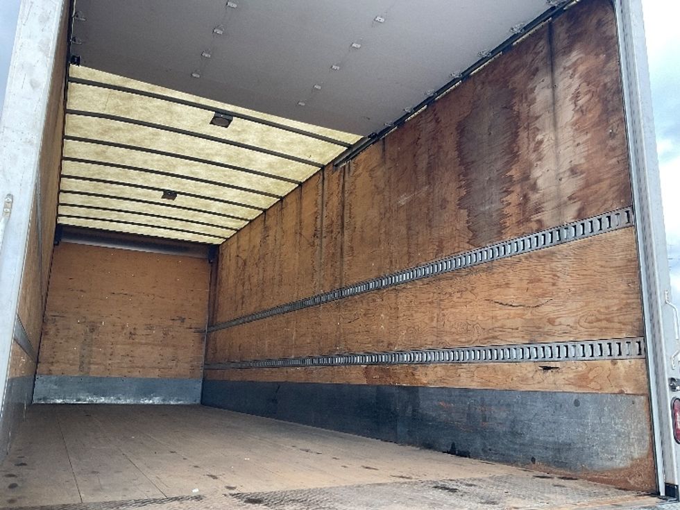 Medium Duty Box Truck-Light and Medium Duty Trucks-International-2020-MV607-Stoney Creek-ON-550,287\n\t\tkm-$ 25,750 - Image 12