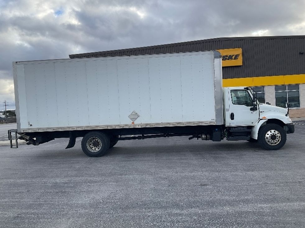 Medium Duty Box Truck-Light and Medium Duty Trucks-International-2020-MV607-Stoney Creek-ON-550,287\n\t\tkm-$ 25,750 - Image 15