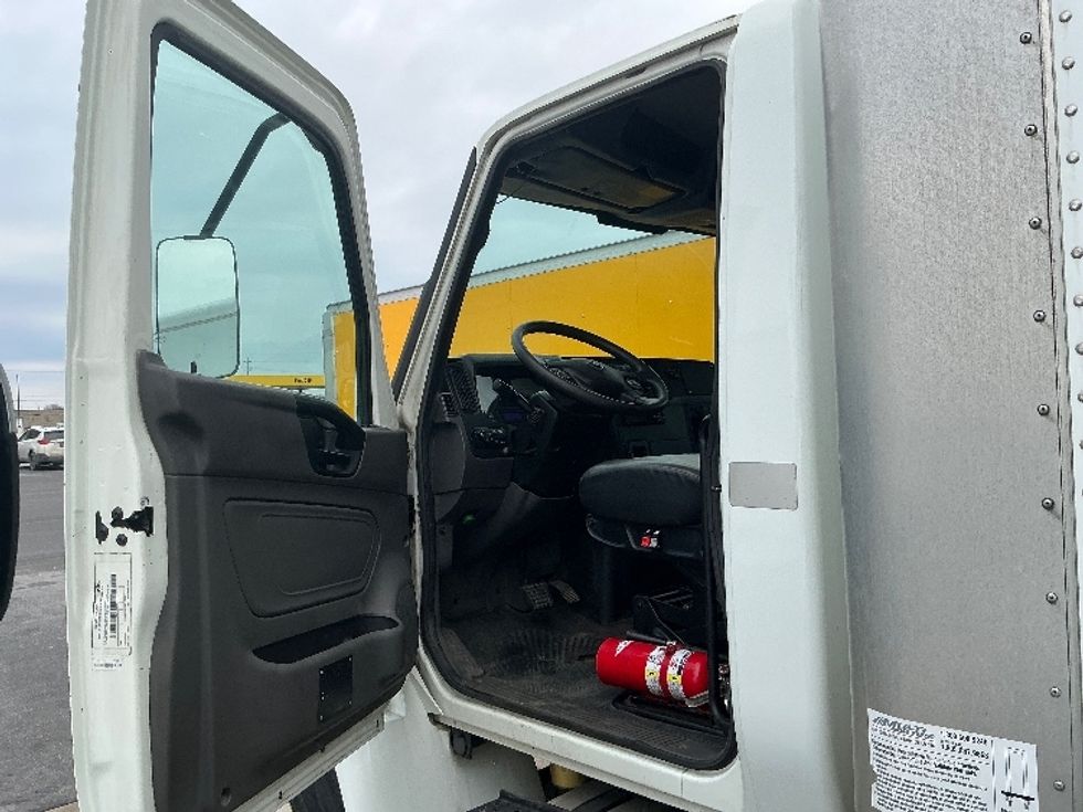 Medium Duty Box Truck-Light and Medium Duty Trucks-International-2020-MV607-Stoney Creek-ON-550,287\n\t\tkm-$ 25,750 - Image 16