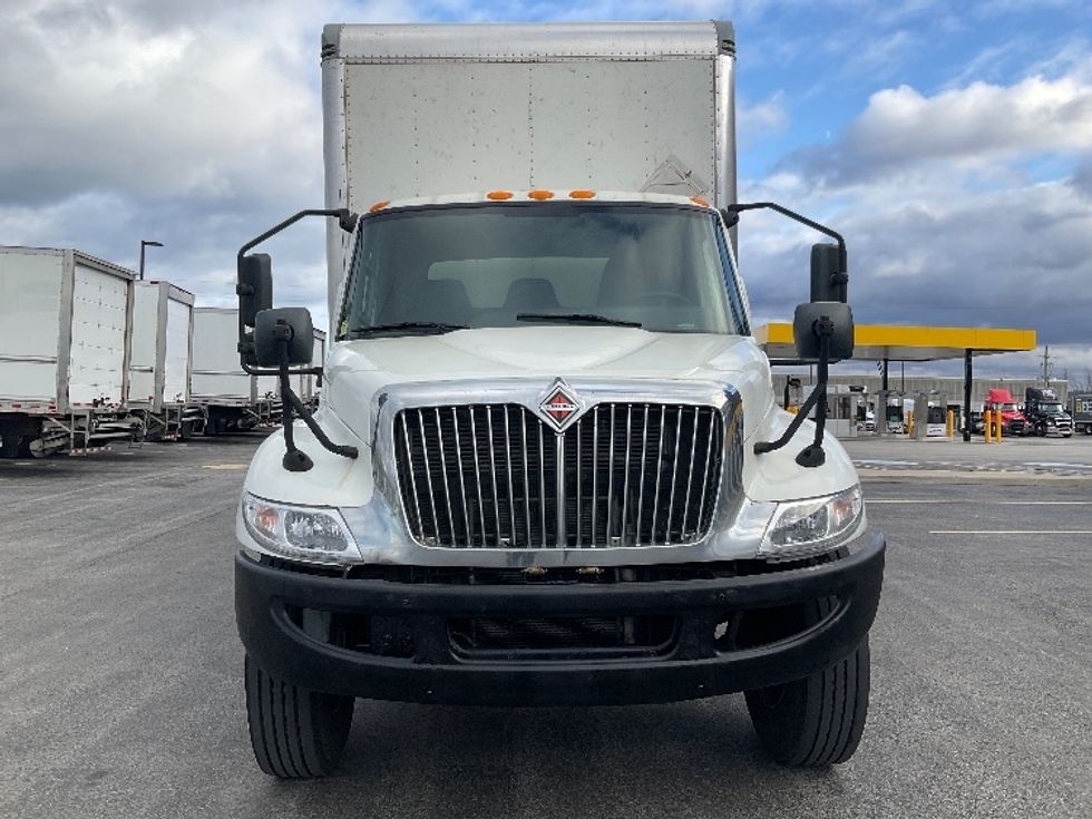 Medium Duty Box Truck-Light and Medium Duty Trucks-International-2020-MV607-Stoney Creek-ON-550,287\n\t\tkm-$ 25,750 - Image 2