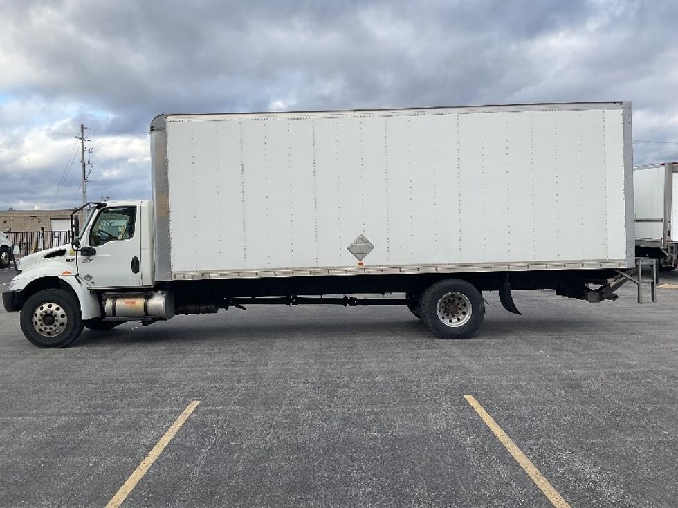 Medium Duty Box Truck-Light and Medium Duty Trucks-International-2020-MV607-Stoney Creek-ON-550,287\n\t\tkm-$ 25,750 - Image 4