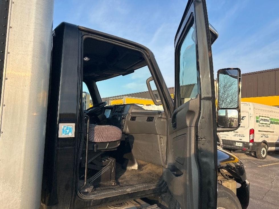 Medium Duty Box Truck-Light and Medium Duty Trucks-International-2020-MV607-Sturtevant-WI-107,997\n\t\tmiles-$ 32,000 - Image 19