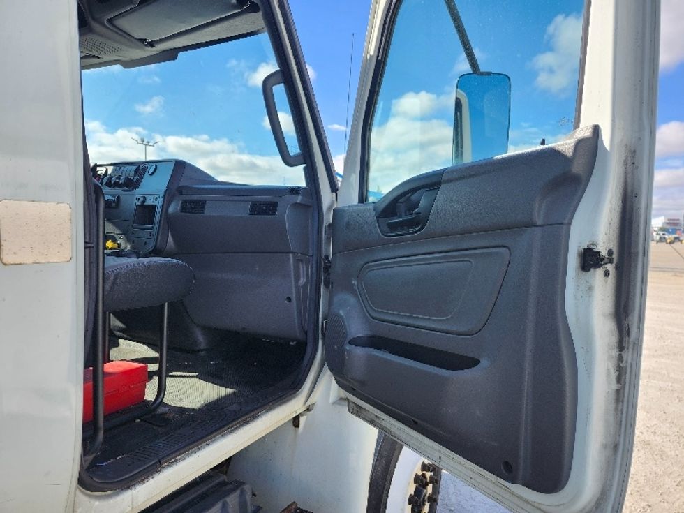 Medium Duty Box Truck-Light and Medium Duty Trucks-International-2020-MV607-Sturtevant-WI-132,724\n\t\tmiles-$ 50,000 - Image 18