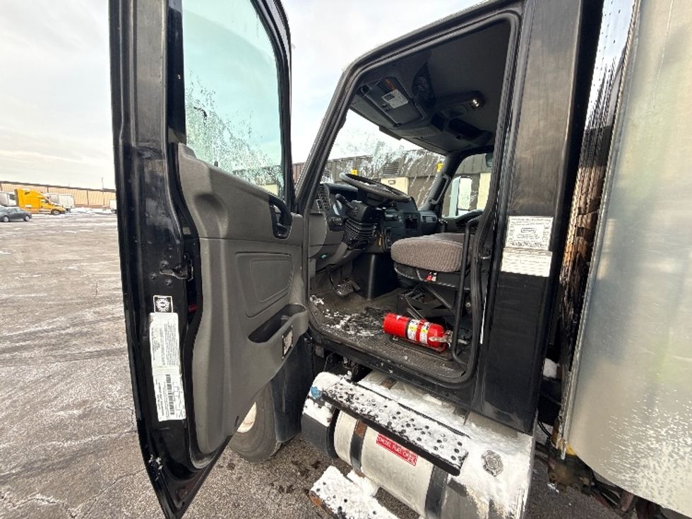 Medium Duty Box Truck-Light and Medium Duty Trucks-International-2020-MV607-Sturtevant-WI-146,494\n\t\tmiles-$ 27,750 - Image 15