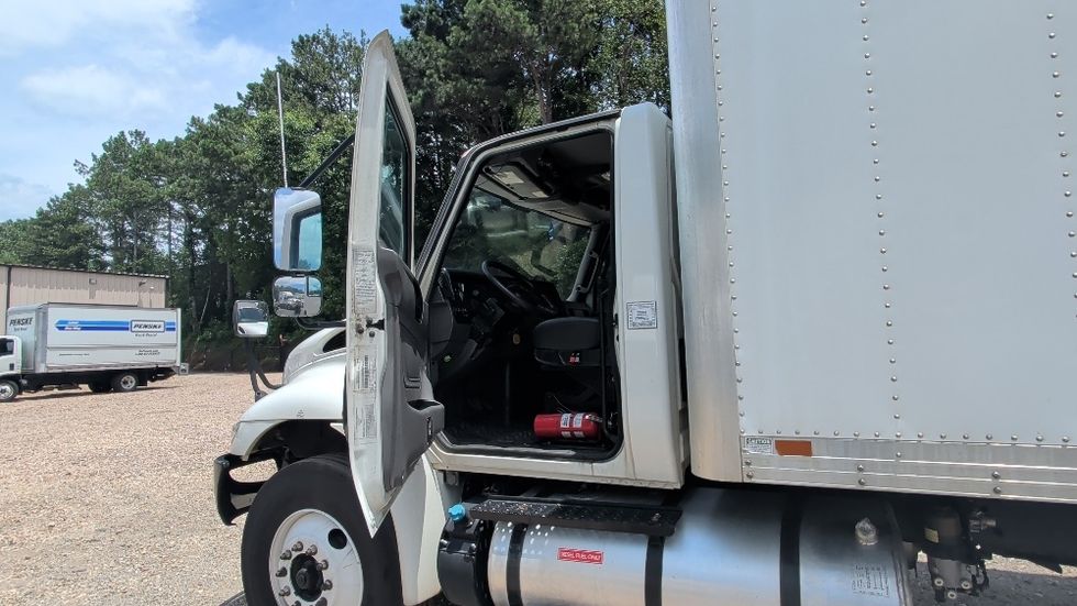 Medium Duty Box Truck-Light and Medium Duty Trucks-International-2020-MV607-Suwanee-GA-225,382\n\t\tmiles-$ 35,500 - Image 15