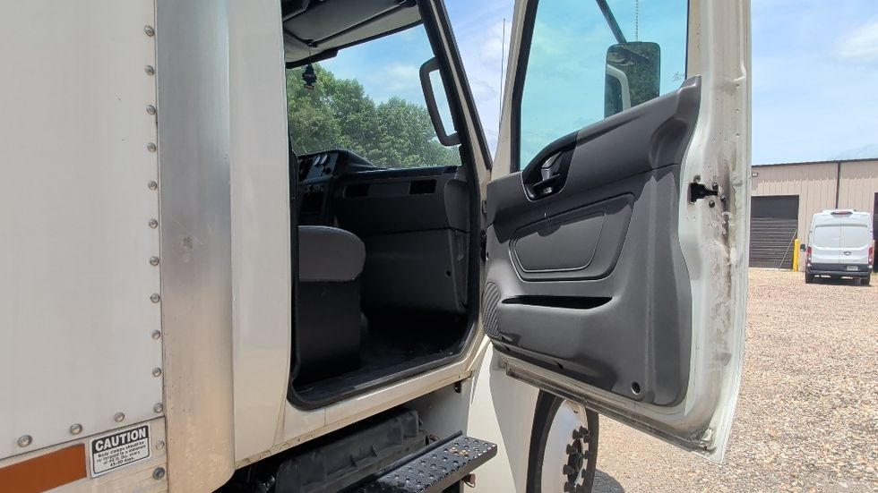 Medium Duty Box Truck-Light and Medium Duty Trucks-International-2020-MV607-Suwanee-GA-225,382\n\t\tmiles-$ 35,500 - Image 19