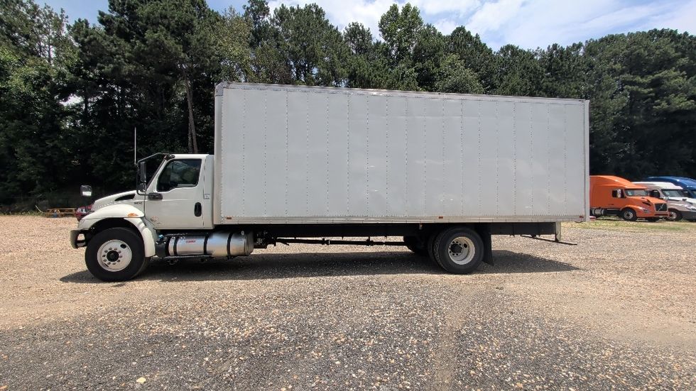 Medium Duty Box Truck-Light and Medium Duty Trucks-International-2020-MV607-Suwanee-GA-225,382\n\t\tmiles-$ 35,500 - Image 4