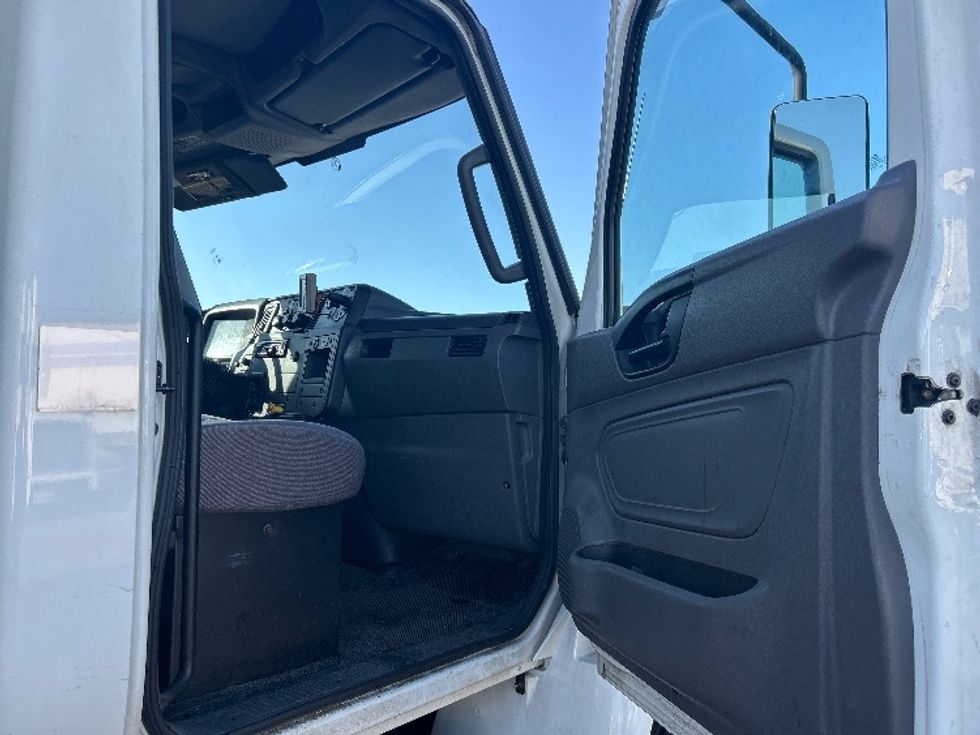 Medium Duty Box Truck-Light and Medium Duty Trucks-International-2020-MV607-Swedesboro-NJ-170,387\n\t\tmiles-$ 57,500 - Image 20