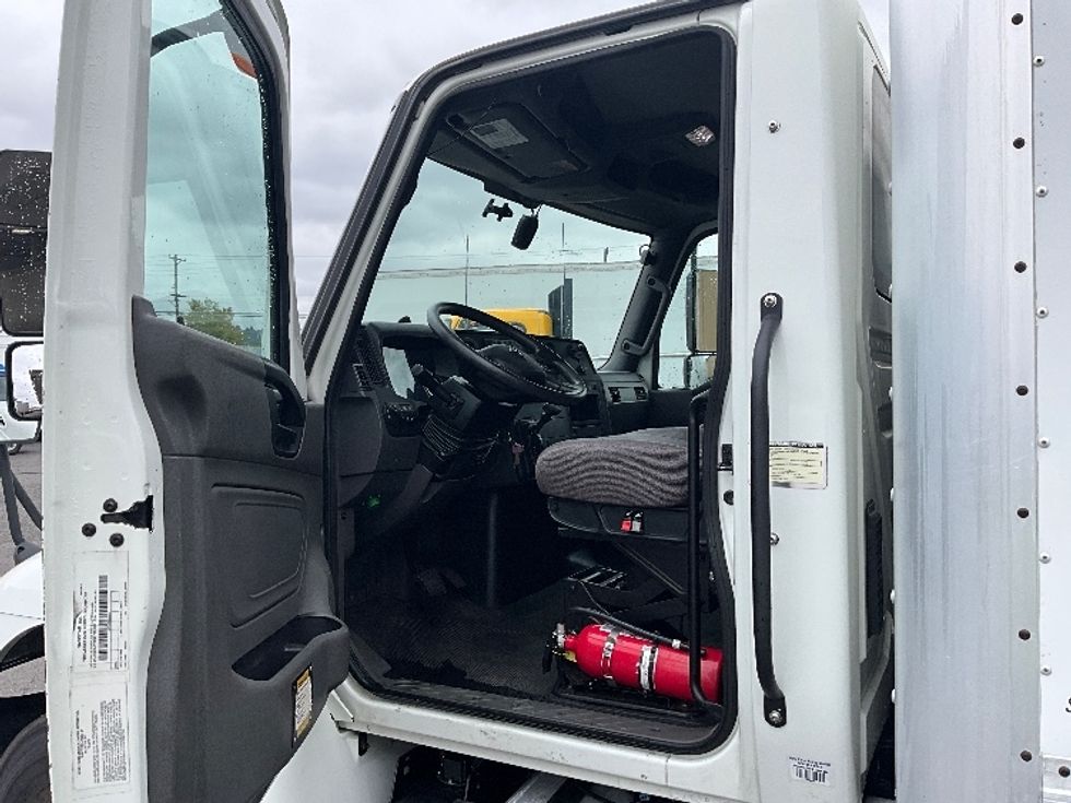 Medium Duty Box Truck-Light and Medium Duty Trucks-International-2020-MV607-Tacoma-WA-122,461\n\t\tmiles-$ 47,000 - Image 16