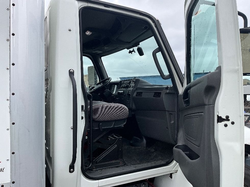 Medium Duty Box Truck-Light and Medium Duty Trucks-International-2020-MV607-Tacoma-WA-122,461\n\t\tmiles-$ 47,000 - Image 19