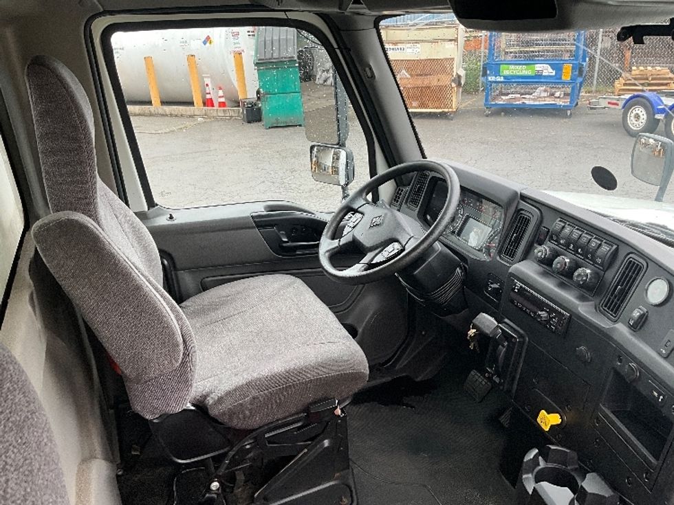 Medium Duty Box Truck-Light and Medium Duty Trucks-International-2020-MV607-Tacoma-WA-122,461\n\t\tmiles-$ 47,000 - Image 21