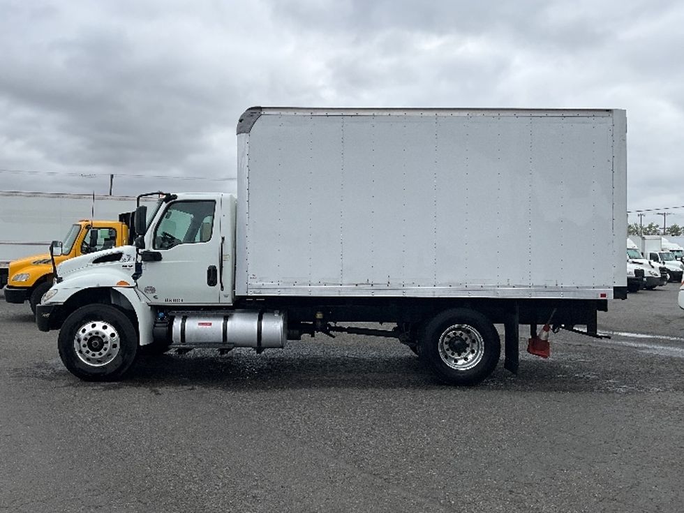Medium Duty Box Truck-Light and Medium Duty Trucks-International-2020-MV607-Tacoma-WA-122,461\n\t\tmiles-$ 47,000 - Image 4