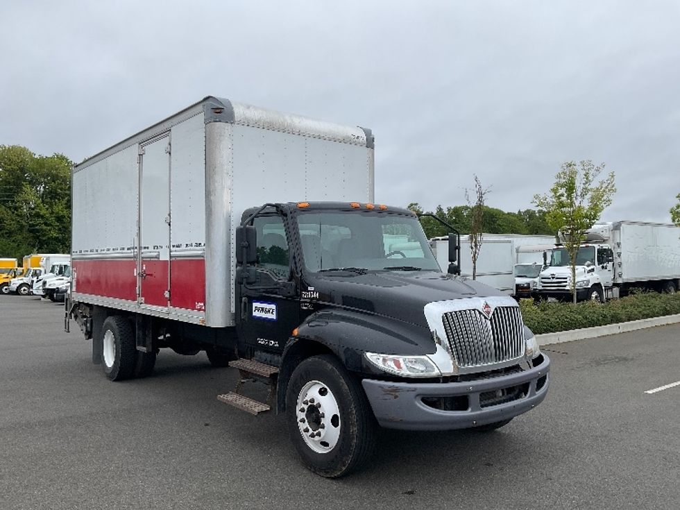 Medium Duty Box Truck-Light and Medium Duty Trucks-International-2020-MV607-Tacoma-WA-123,673\n\t\tmiles-$ 47,750 - Image 1