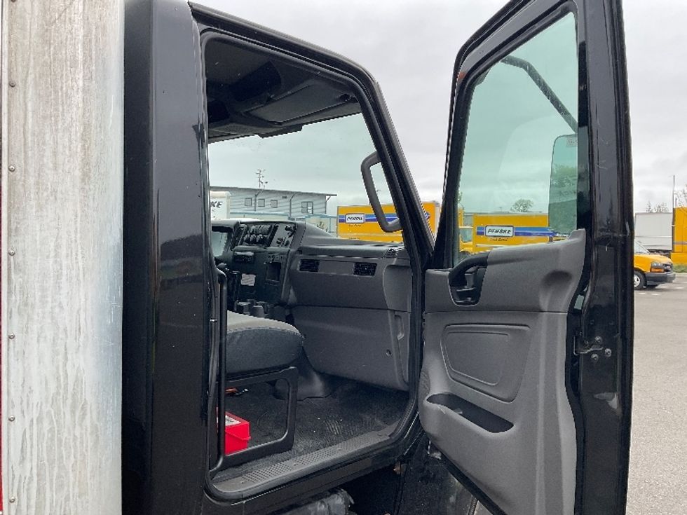 Medium Duty Box Truck-Light and Medium Duty Trucks-International-2020-MV607-Tacoma-WA-123,673\n\t\tmiles-$ 47,750 - Image 20