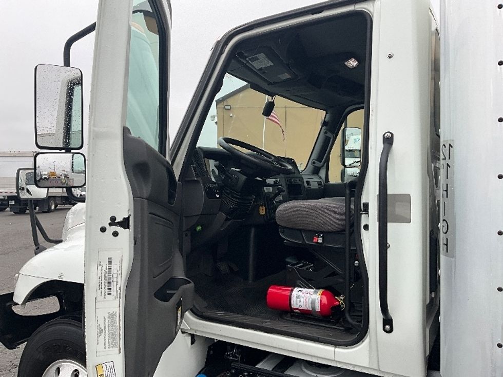 Medium Duty Box Truck-Light and Medium Duty Trucks-International-2020-MV607-Tacoma-WA-153,213\n\t\tmiles-$ 40,500 - Image 16