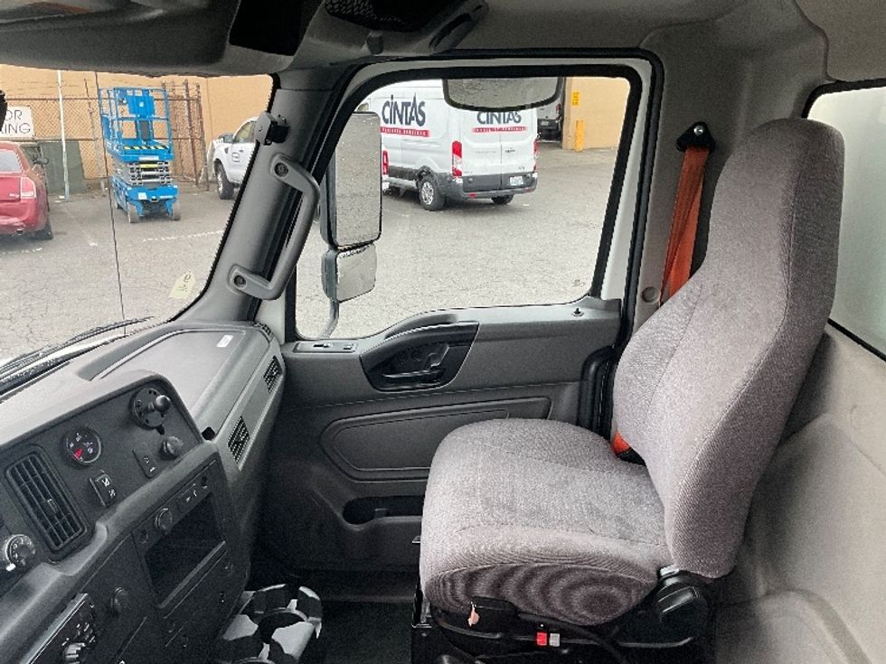 Medium Duty Box Truck-Light and Medium Duty Trucks-International-2020-MV607-Tacoma-WA-153,213\n\t\tmiles-$ 40,500 - Image 19
