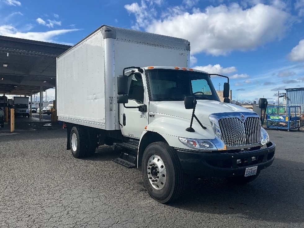 Medium Duty Box Truck-Light and Medium Duty Trucks-International-2020-MV607-Tacoma-WA-166,597\n\t\tmiles-$ 38,500 - Image 1