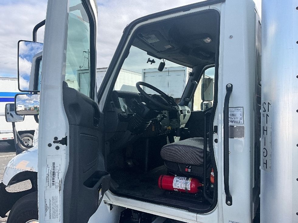 Medium Duty Box Truck-Light and Medium Duty Trucks-International-2020-MV607-Tacoma-WA-166,597\n\t\tmiles-$ 38,500 - Image 16