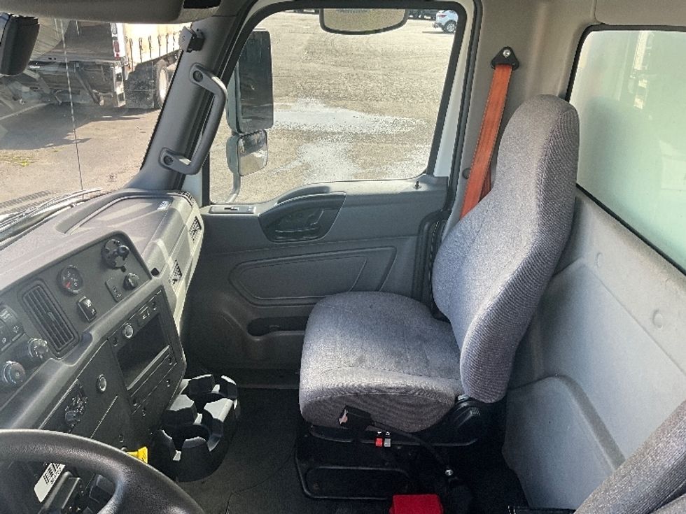 Medium Duty Box Truck-Light and Medium Duty Trucks-International-2020-MV607-Tacoma-WA-166,597\n\t\tmiles-$ 38,500 - Image 19