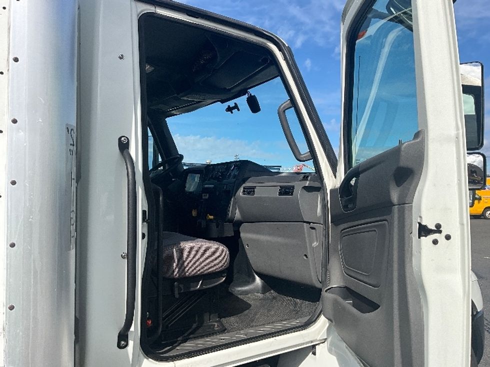 Medium Duty Box Truck-Light and Medium Duty Trucks-International-2020-MV607-Tacoma-WA-166,597\n\t\tmiles-$ 38,500 - Image 20