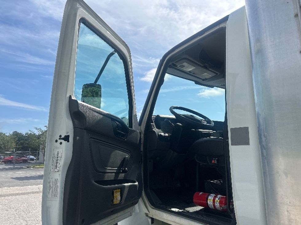 Medium Duty Box Truck-Light and Medium Duty Trucks-International-2020-MV607-Tallahassee-FL-353,270\n\t\tmiles-$ 21,750 - Image 16