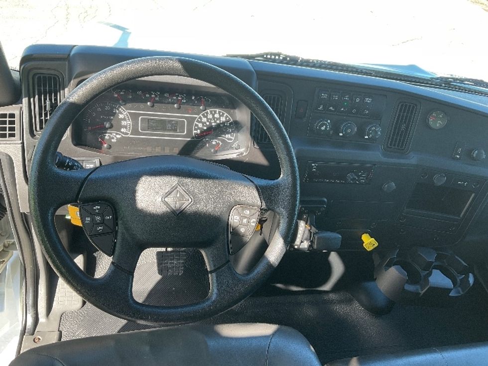 Medium Duty Box Truck-Light and Medium Duty Trucks-International-2020-MV607-Tampa-FL-100,449\n\t\tmiles-$ 52,250 - Image 18