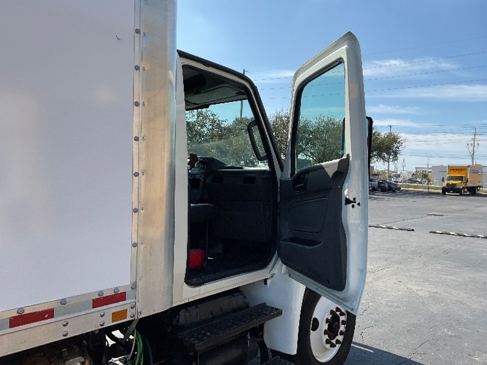 Medium Duty Box Truck-Light and Medium Duty Trucks-International-2020-MV607-Tampa-FL-109,889\n\t\tmiles-$ 61,250 - Image 20