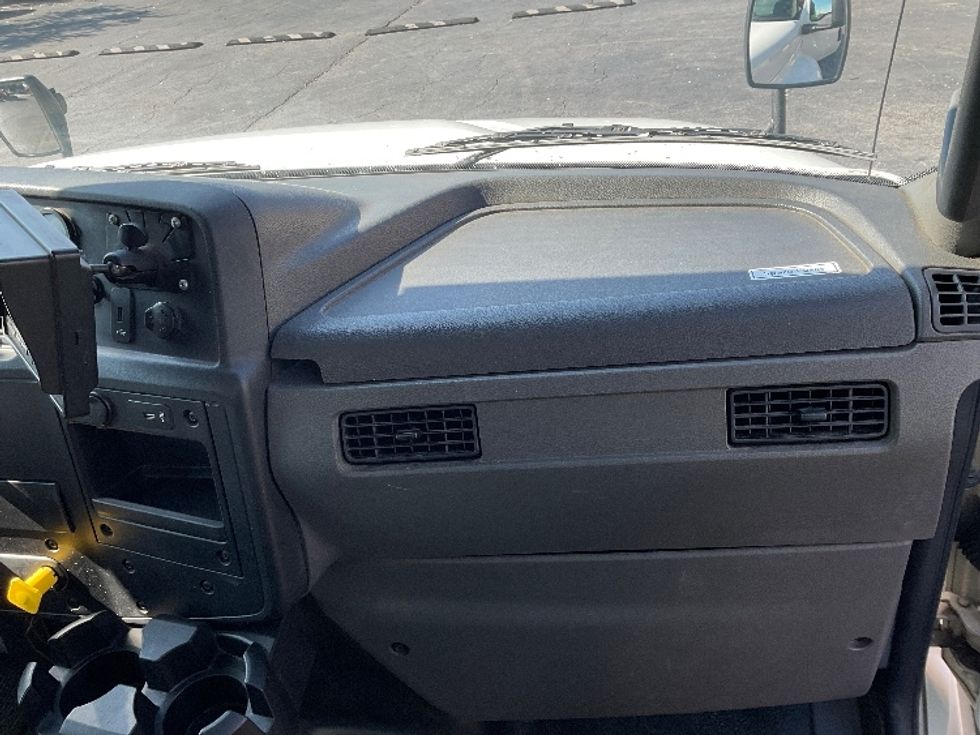 Medium Duty Box Truck-Light and Medium Duty Trucks-International-2020-MV607-Tampa-FL-109,889\n\t\tmiles-$ 61,250 - Image 21