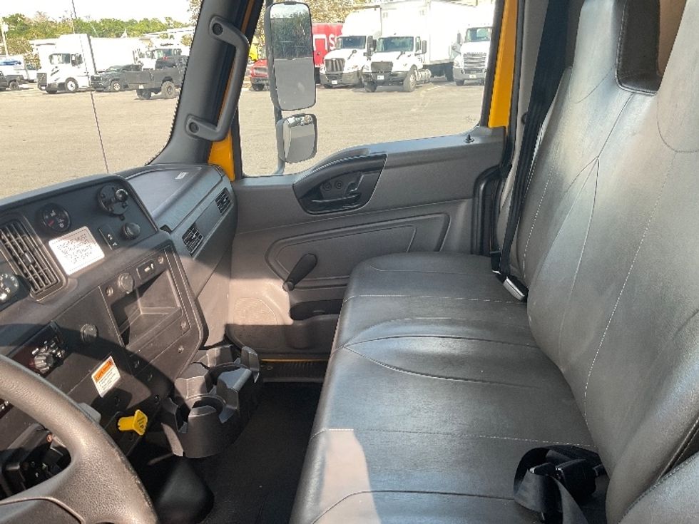Medium Duty Box Truck-Light and Medium Duty Trucks-International-2020-MV607-Tampa-FL-144,612\n\t\tmiles-$ 50,250 - Image 19