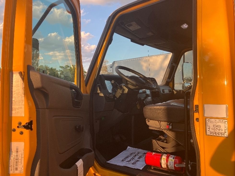 Medium Duty Box Truck-Light and Medium Duty Trucks-International-2020-MV607-Tampa-FL-153,234\n\t\tmiles-$ 50,000 - Image 16