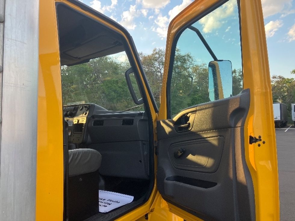 Medium Duty Box Truck-Light and Medium Duty Trucks-International-2020-MV607-Tampa-FL-153,234\n\t\tmiles-$ 50,000 - Image 20
