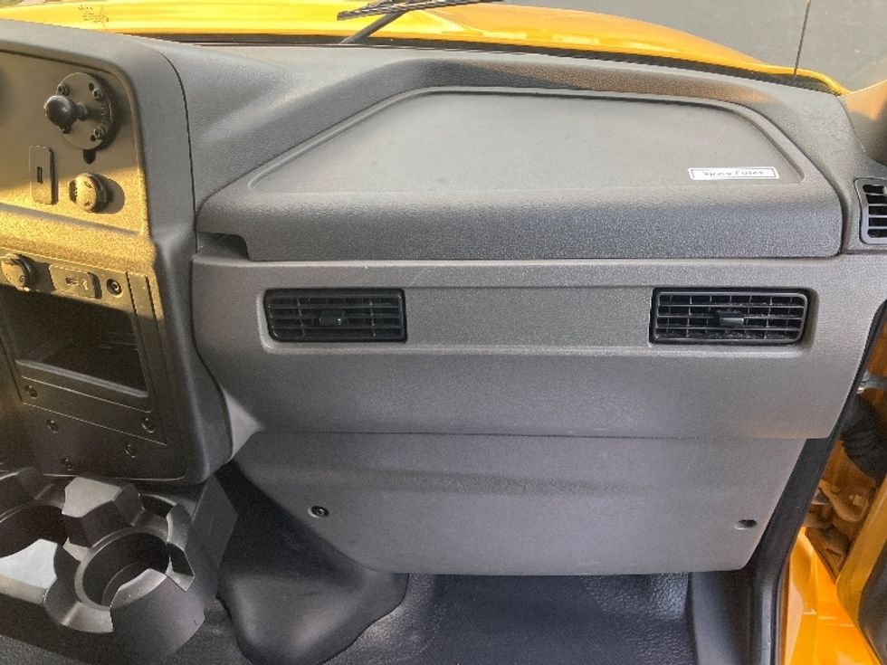 Medium Duty Box Truck-Light and Medium Duty Trucks-International-2020-MV607-Tampa-FL-153,234\n\t\tmiles-$ 50,000 - Image 21