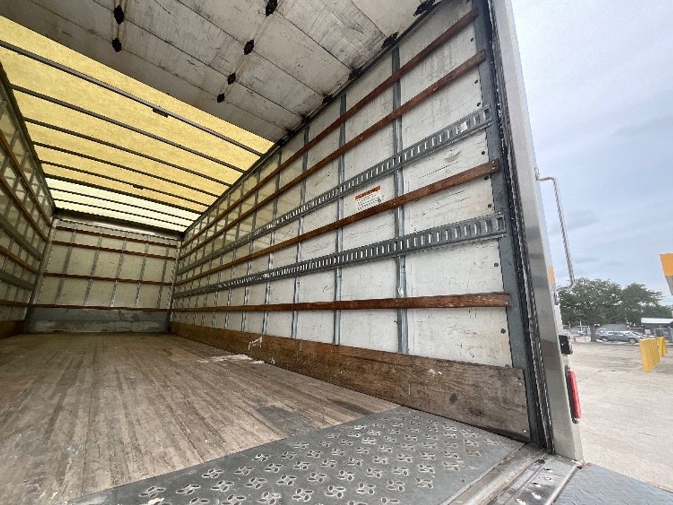 Medium Duty Box Truck-Light and Medium Duty Trucks-International-2020-MV607-Tampa-FL-192,738\n\t\tmiles-$ 54,000 - Image 12