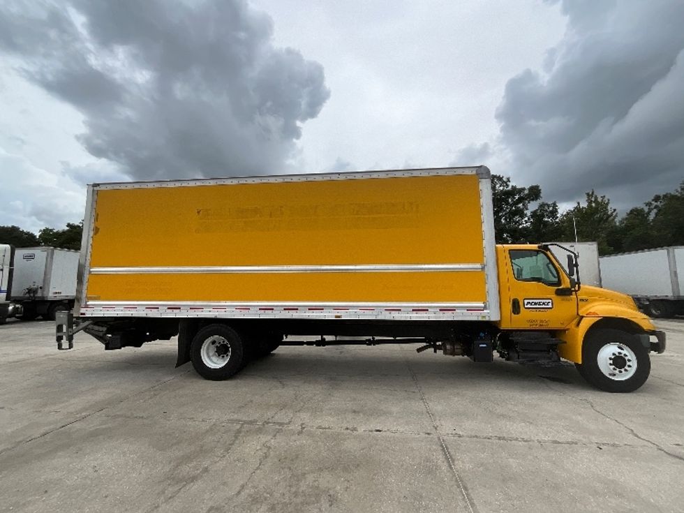 Medium Duty Box Truck-Light and Medium Duty Trucks-International-2020-MV607-Tampa-FL-192,738\n\t\tmiles-$ 54,000 - Image 15