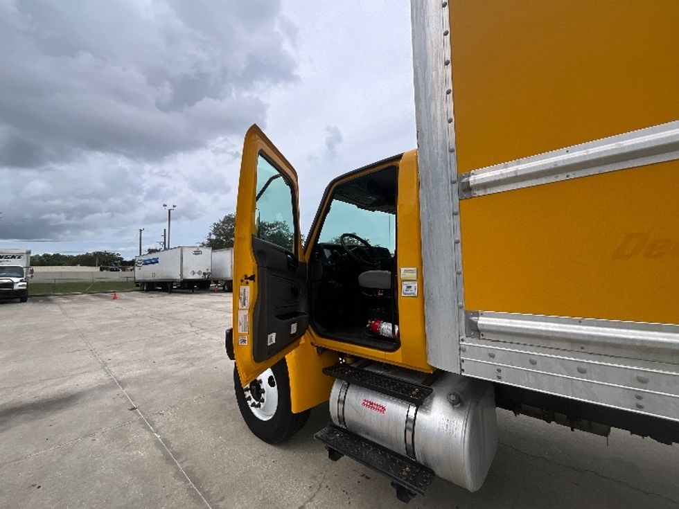 Medium Duty Box Truck-Light and Medium Duty Trucks-International-2020-MV607-Tampa-FL-192,738\n\t\tmiles-$ 54,000 - Image 16