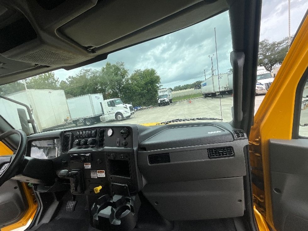 Medium Duty Box Truck-Light and Medium Duty Trucks-International-2020-MV607-Tampa-FL-192,738\n\t\tmiles-$ 54,000 - Image 20